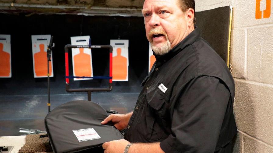 Tiroteos impulsan venta de mochilas blindadas en EEUU