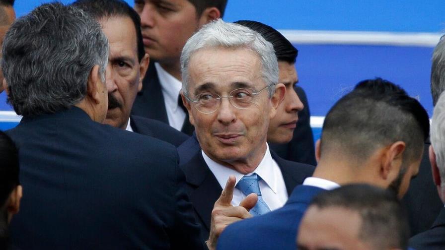 Expresidente Álvaro Uribe citado en Colombia por supuesta manipulación de testigos