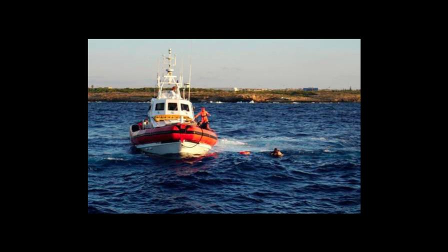 Italia veta a un buque alemán con 100 migrantes a bordo