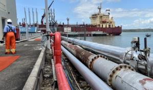 Petróleo cae a su mínimo nivel en más de un año, afectado por el coronavirus