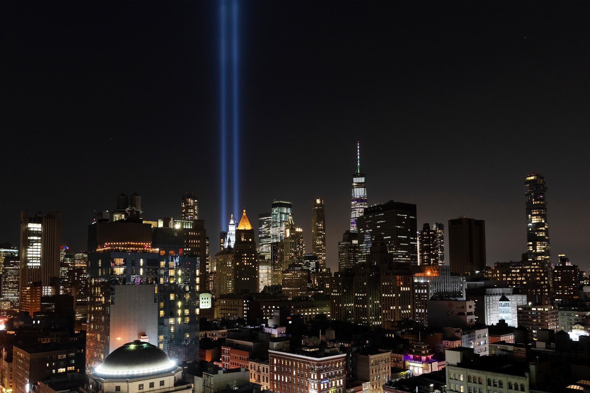 El Tributo a la Luz se eleva sobre el horizonte de Manhattan, el martes 10 de septiembre de 2019 en Nueva York. El miércoles se cumplen 18 años de los ataques terroristas contra los Estados Unidos del 11 de septiembre de 2001.