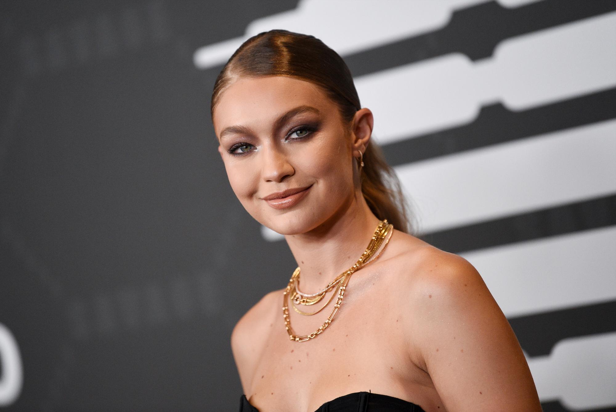 La modelo Gigi Hadid asiste al desfile de Savage x Fenty de Rihanna en la Semana de la Moda de Nueva York.