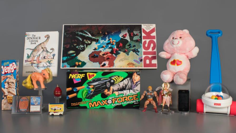 El celular, el trompo y el cuaderno para colorear, al Salón de la Fama del Juguete