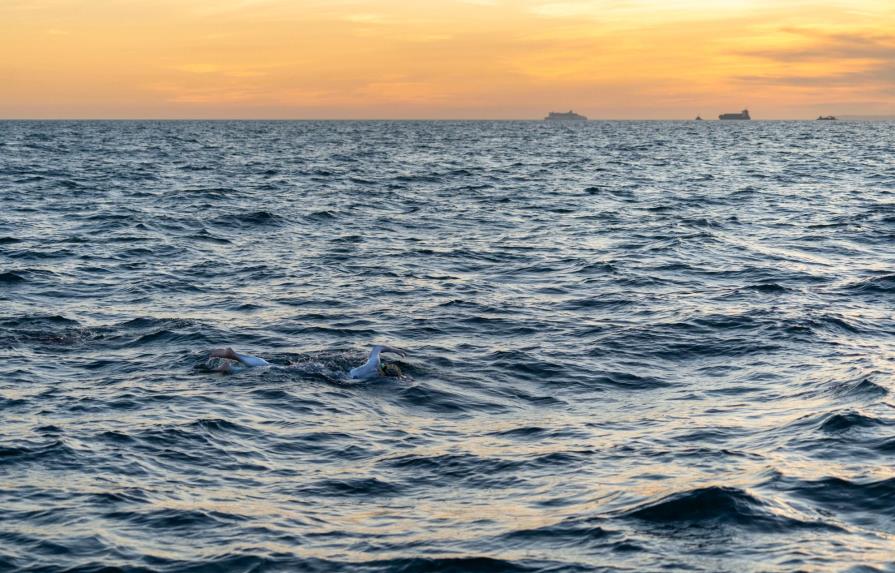 Sobreviviente de cáncer cruzó nadando el Canal de la Mancha
