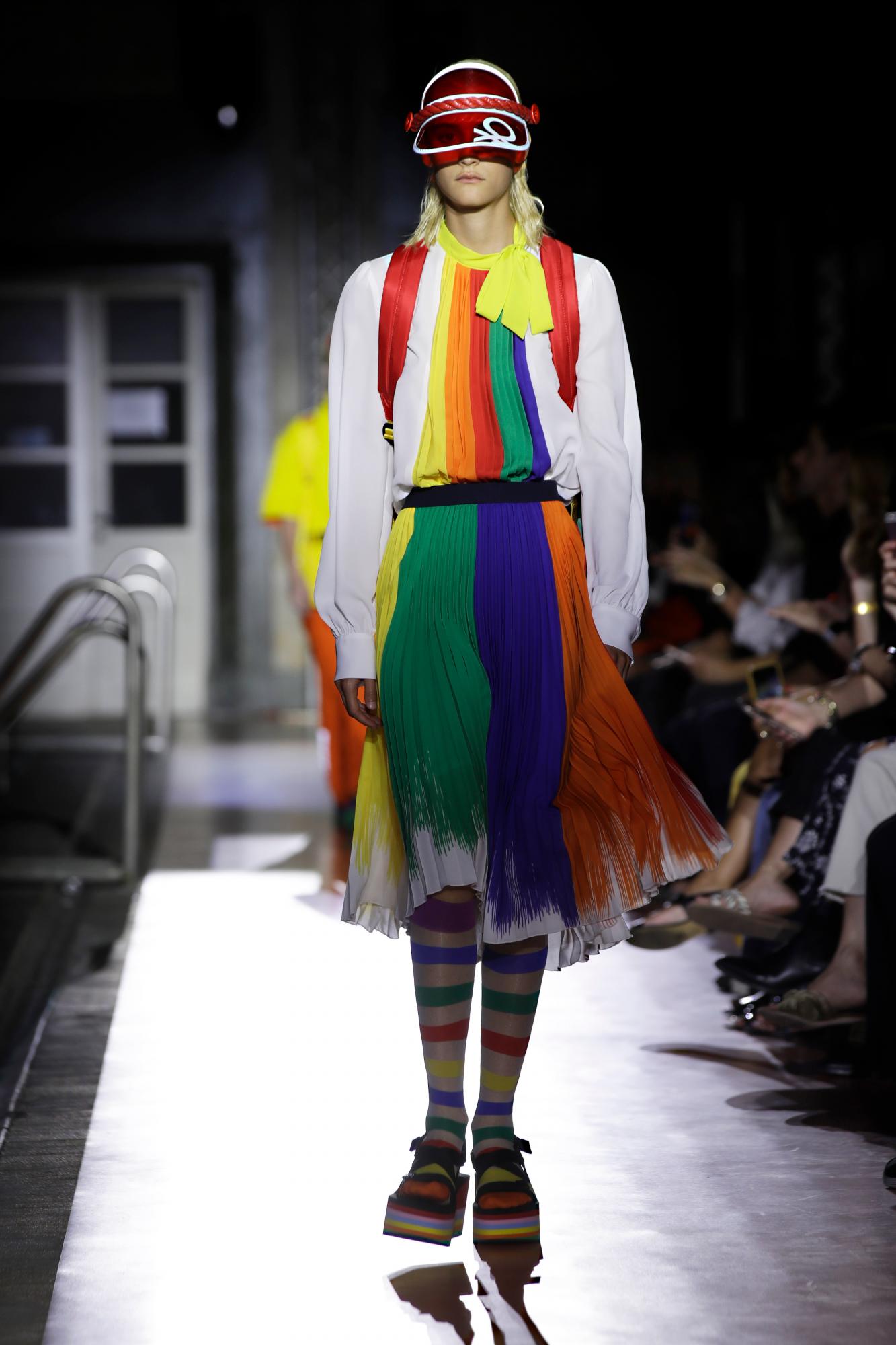 Una modelo luce una creación de la colección primavera/verano 2020 de Benetton.