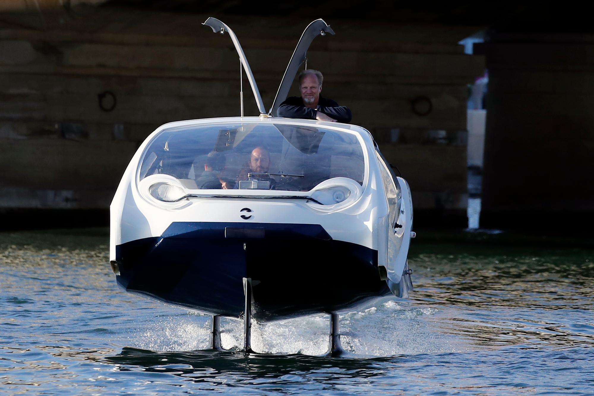 El “Sea Bubble”, un taxi acuático para atravesar París