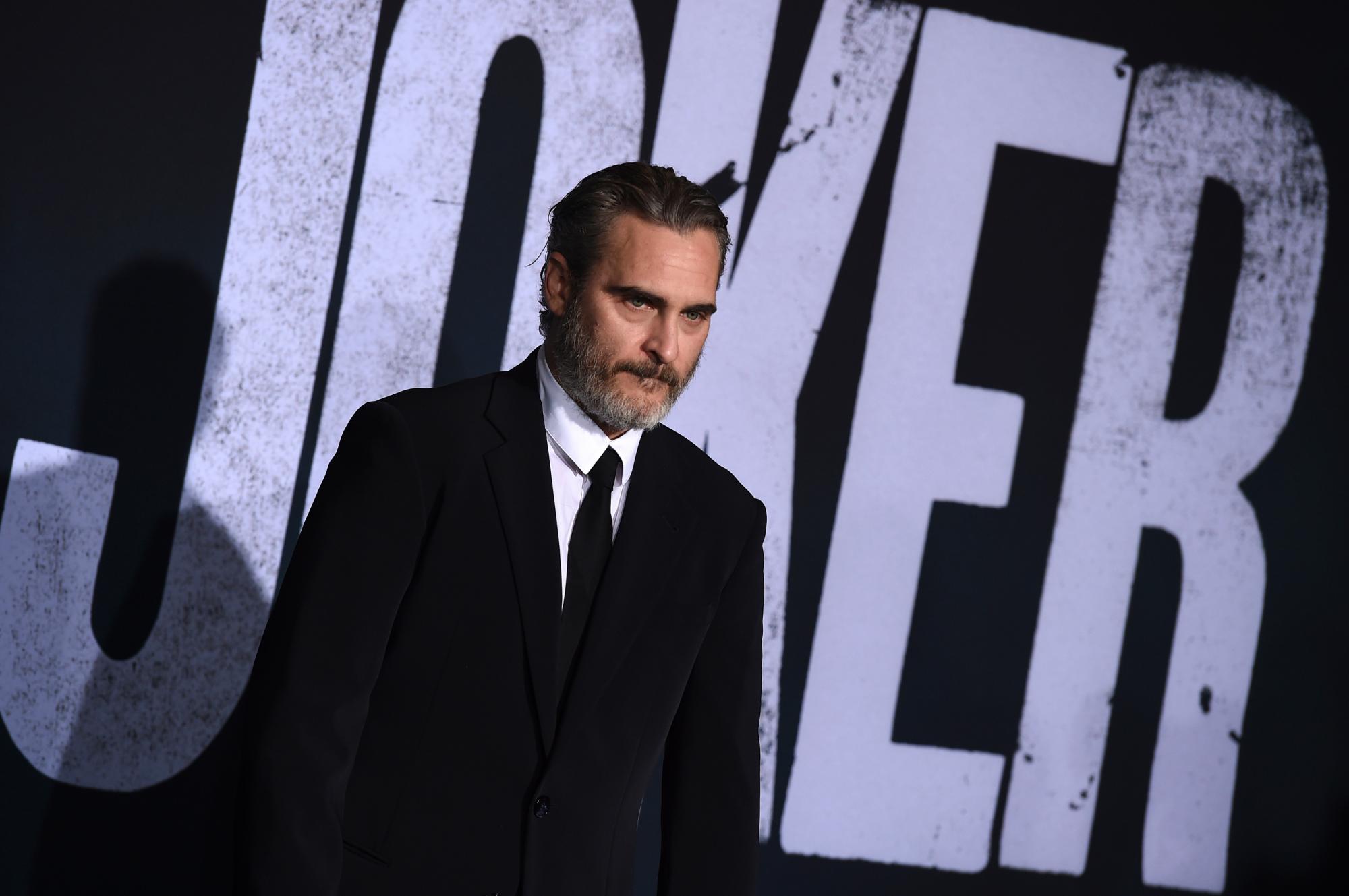 El miembro del reparto Joaquin Phoenix llega al estreno de “Joker” en Los Ángeles en el Teatro Chino TCL el sábado 28 de septiembre de 2019. 