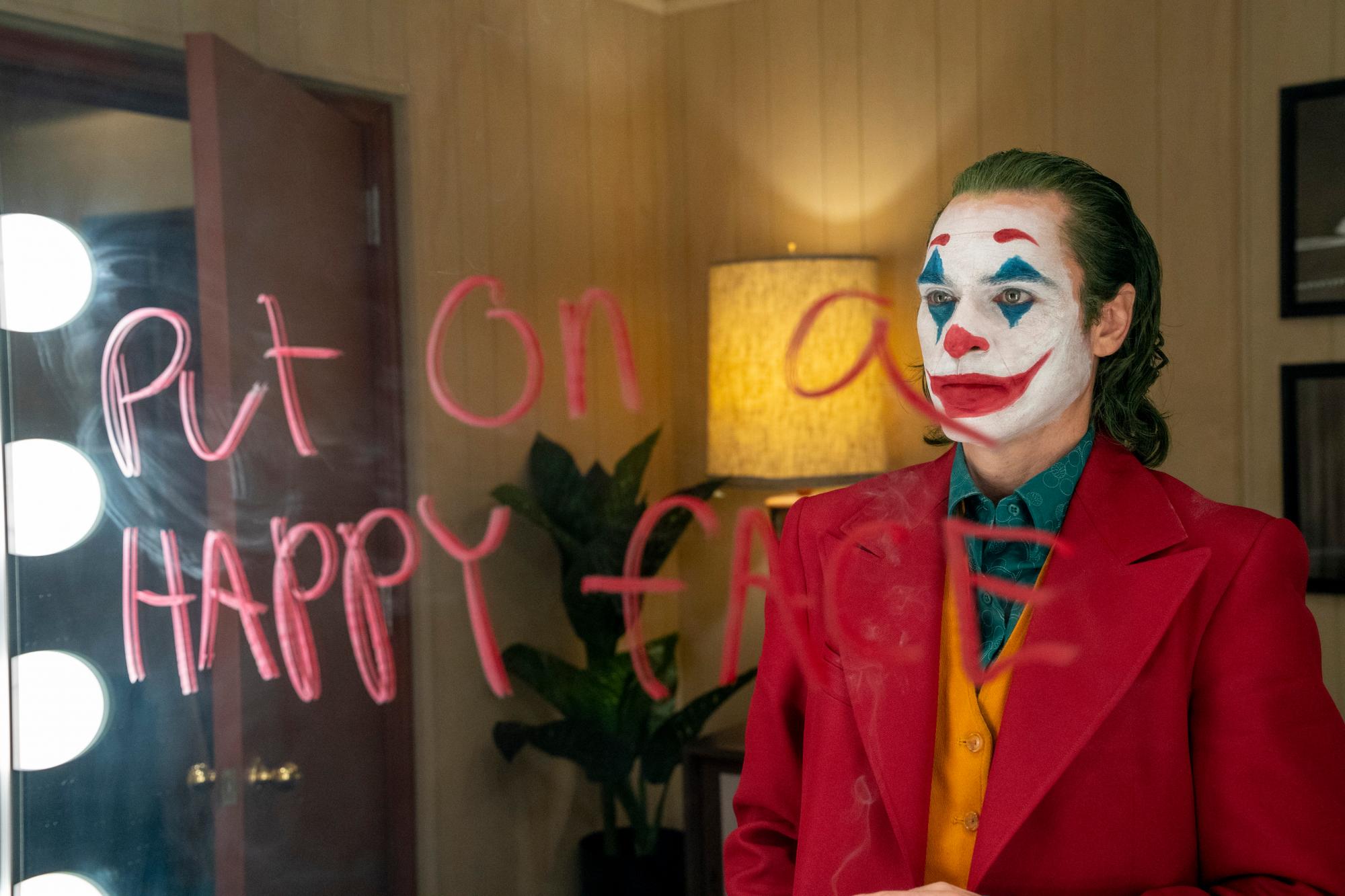 Joaquín Phoenix en una escena de “Joker” que se estrena el 4 de octubre de 2019. 