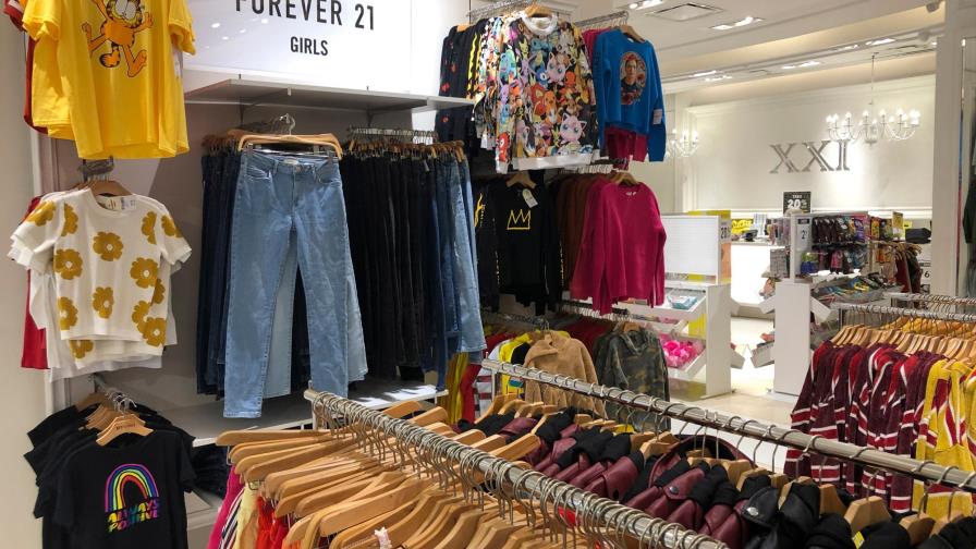 Bancarrota de Forever 21 refleja nuevos gustos de jóvenes