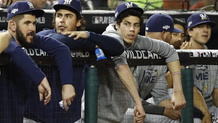 Christian Yelich mira impotente cómo los Cerveceros quedan eliminados