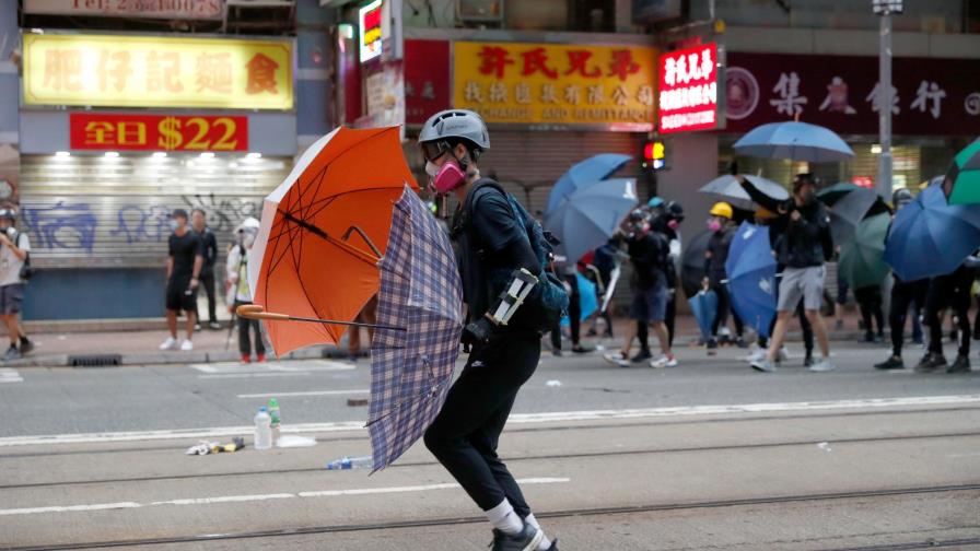Gobierno de Hong Kong quiere prohibir las máscaras durante las protestas