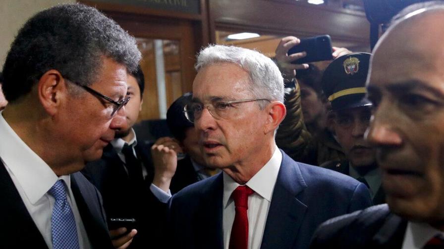 Siete claves del caso que tiene al expresidente Uribe en el banquillo