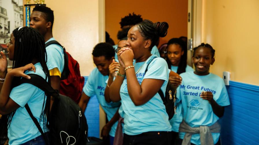 Ministra peruana pide educar a las niñas para que no dependan de los hombres