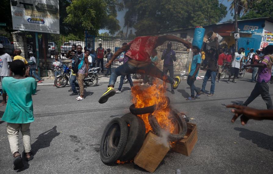 Matan a periodista en Haití en medio de violentas protestas