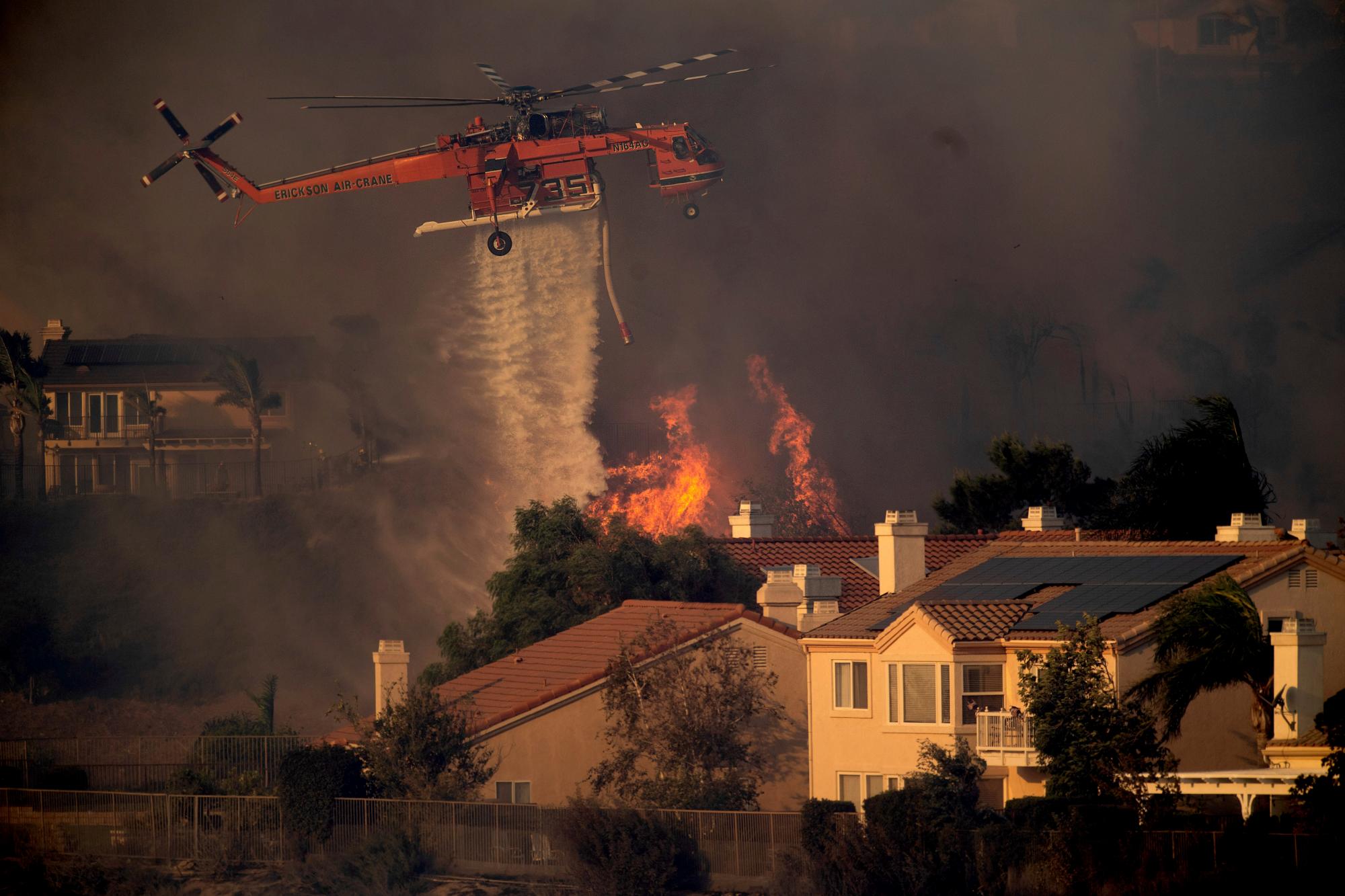 Las imágenes de los terribles incendios en California: 100.000 evacuados