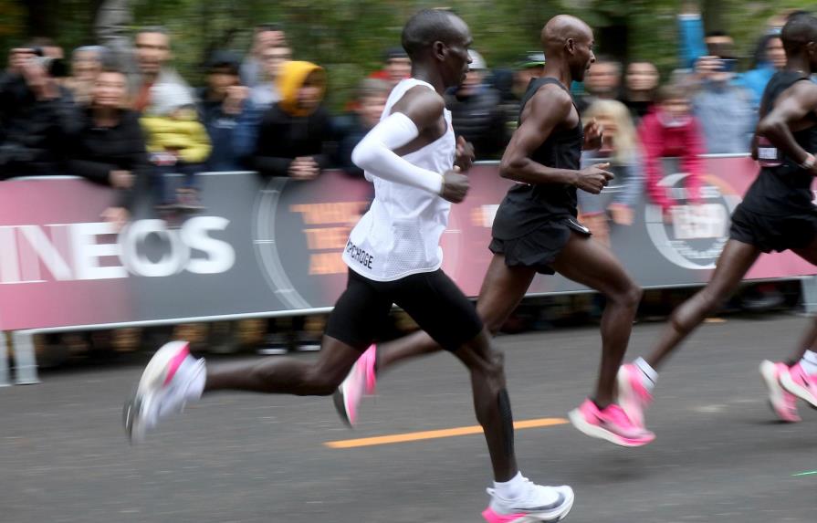 Kenia: Hombre se convierte en el primero en bajar de las 2 horas en un maratón