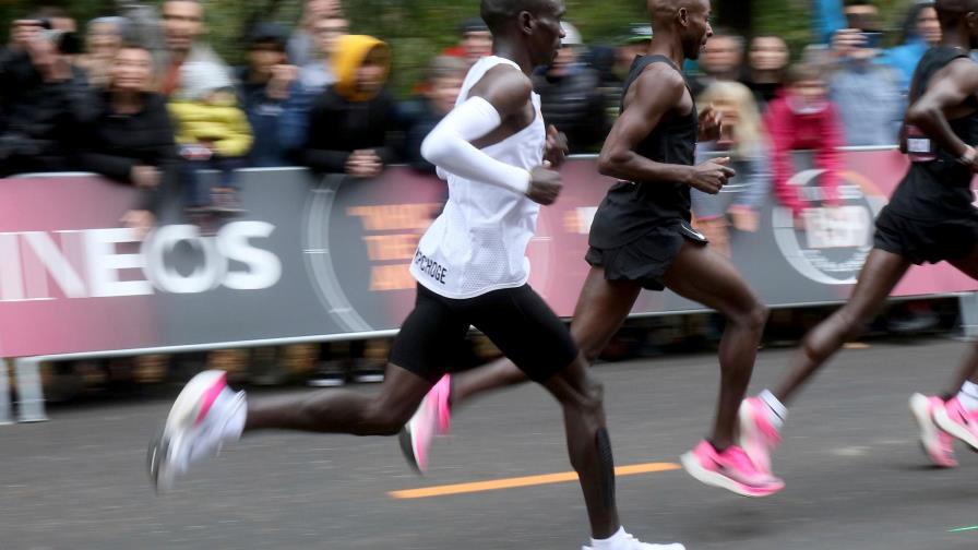 Kenia: Hombre se convierte en el primero en bajar de las 2 horas en un maratón