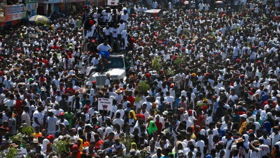 Decenas de miles de personas protestan en Haití convocados por artistas