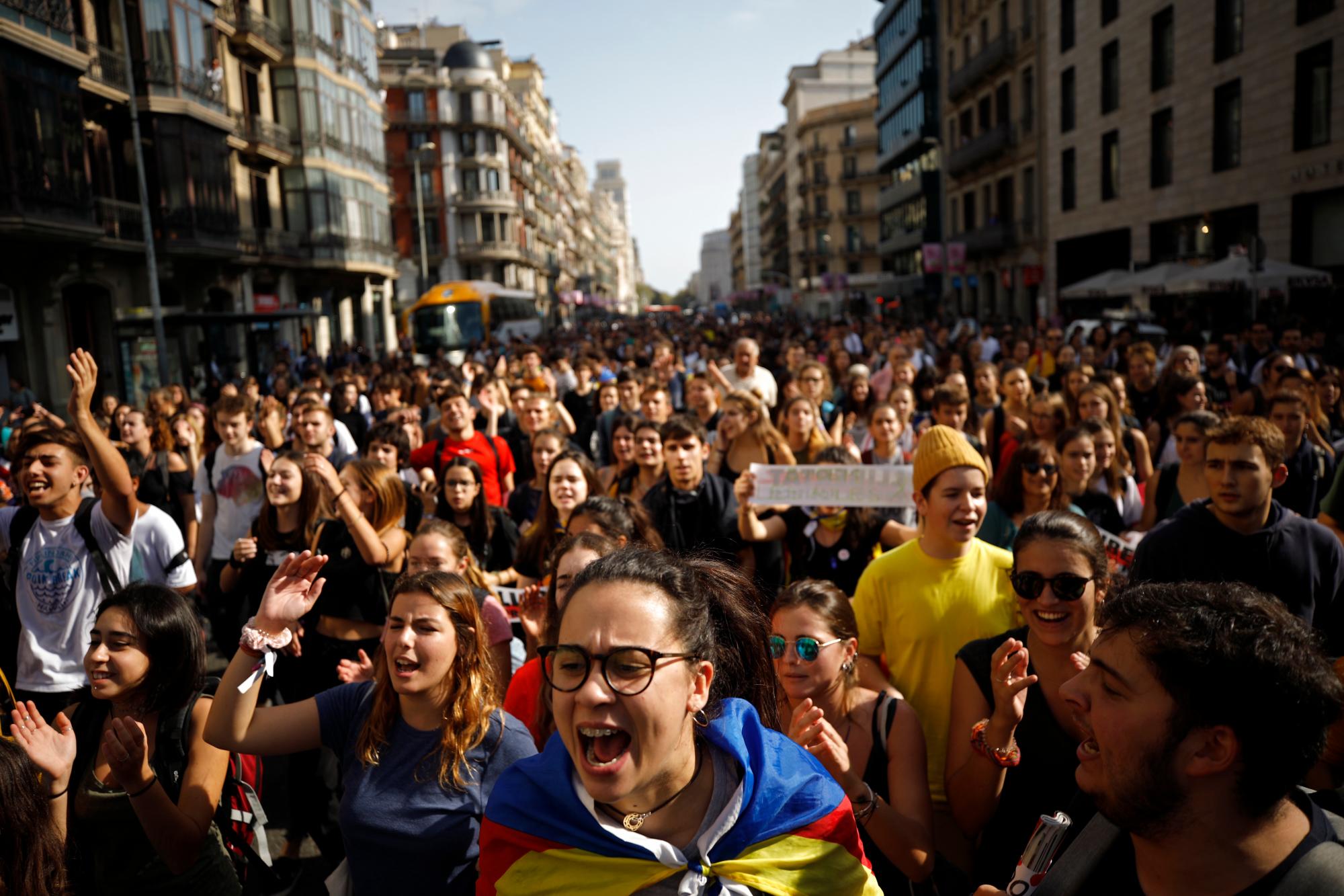 Protestors crowd a street in Barcelona, Spain, Monday, Oct. 14, 2019. Spains Supreme Court on Monday convicted 12 former Catalan politicians and activists for their roles in a secession bid in 2017, a ruling that immediately inflamed independence supporters in the wealthy northeastern region. (AP Photo/Emilio Morenatti)
