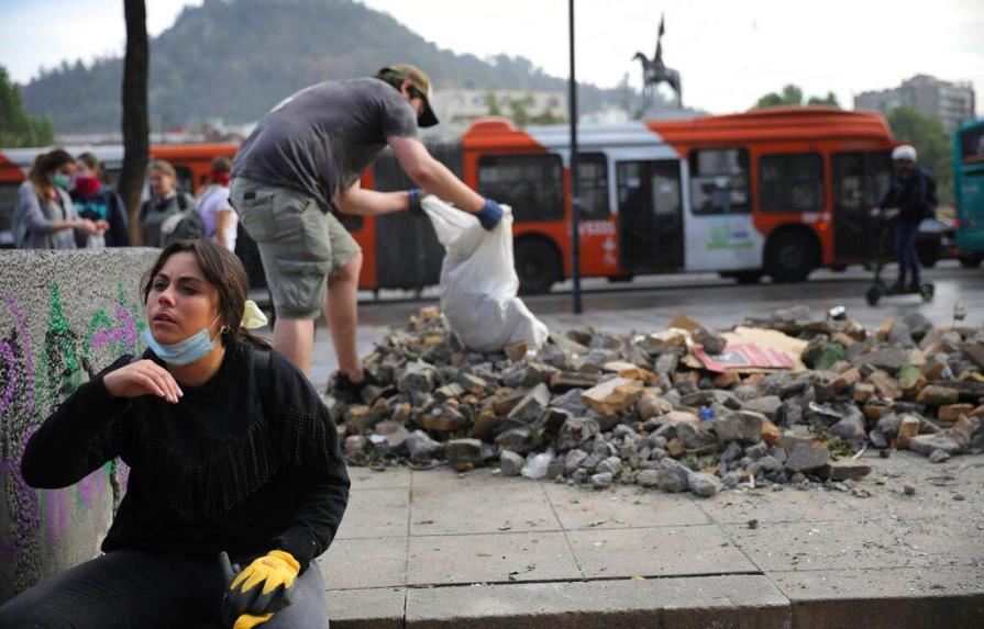 Protestas en Chile alcanzan las autopistas  y declaran otro toque de queda