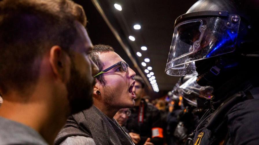 El Constitucional español suspende el plan catalán de política exterior