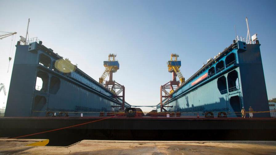 Cuba recibe dique flotante chino para recuperar astilleros