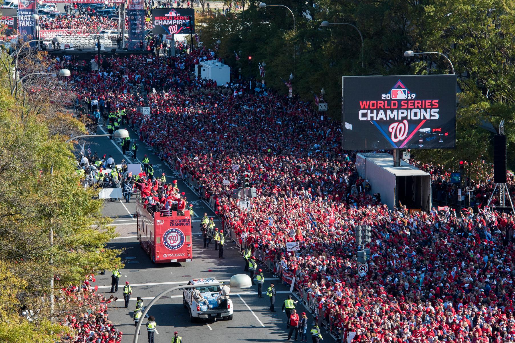Los Nacionales de Washington desfilan el sábado 2 de noviembre de 2019, para celebrar la conquista de la Serie Mundial.