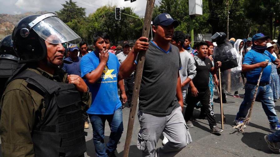 Las protestas poselectorales en Bolivia se trasladan frente a instituciones