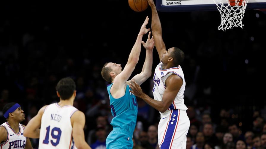 Horford anota 15 y los 76ers doblegan a Hornets