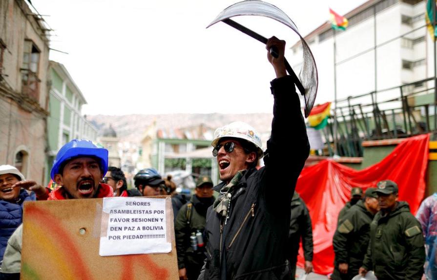 EEUU considera “crucial” que sean civiles quienes tomen el control en Bolivia