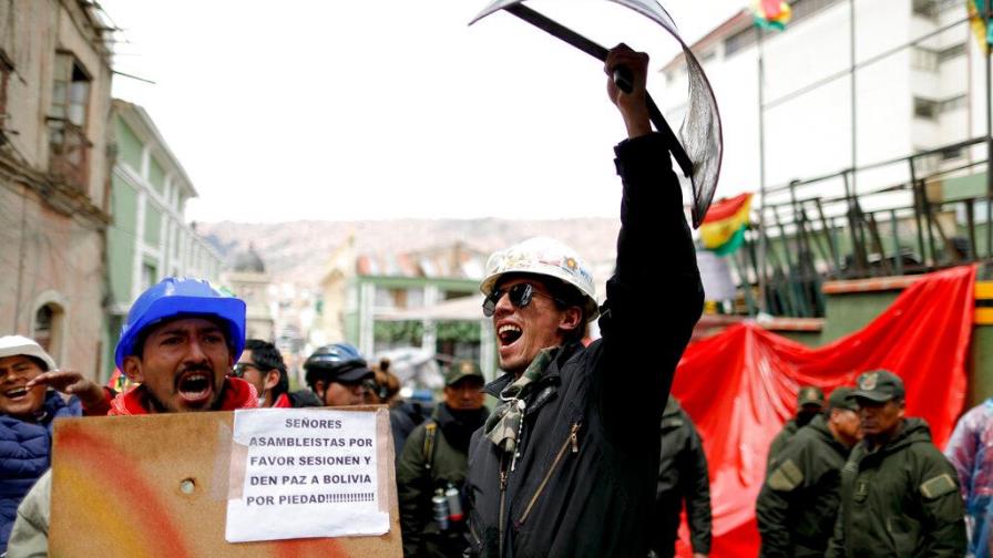 EEUU considera “crucial” que sean civiles quienes tomen el control en Bolivia