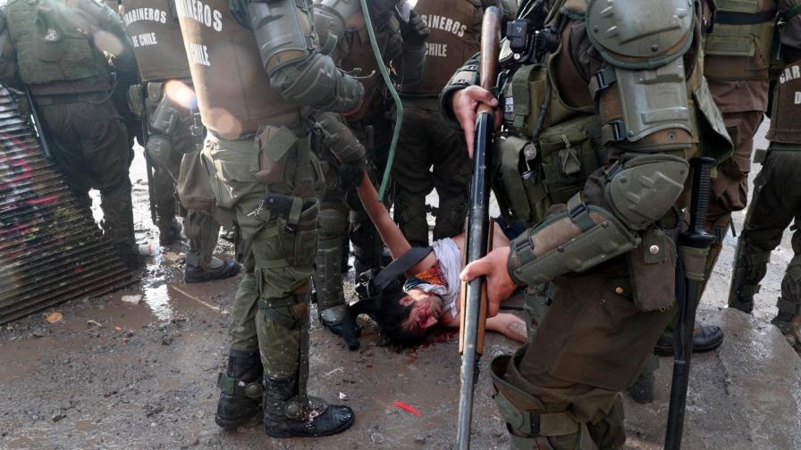 La encrucijada de la Policía chilena, ante desorden público y abusos a DDHH La encrucijada de la Policía chilena, ante desorden público y abusos a DDHH