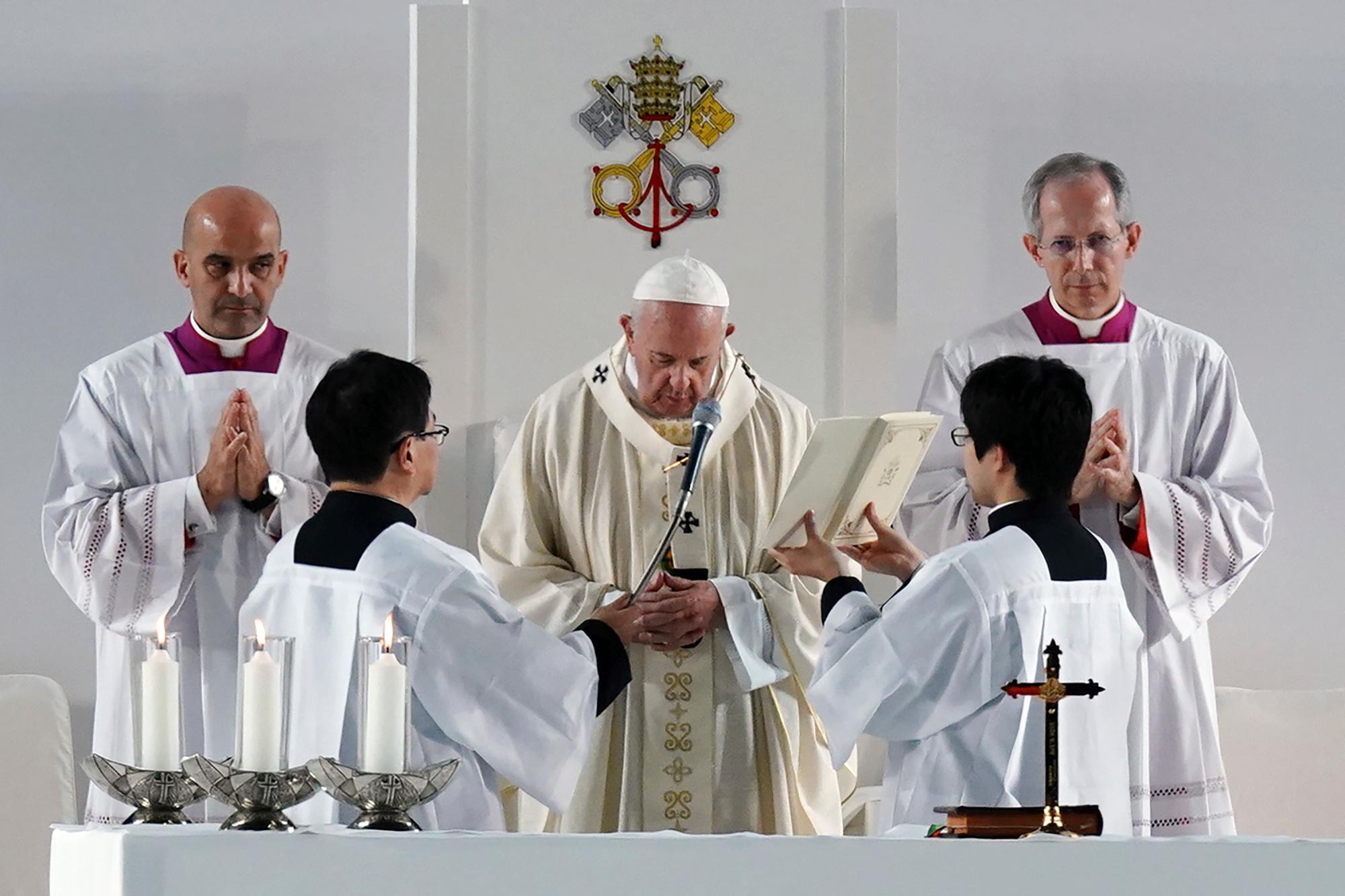 El Papa Francisco celebra la Santa Misa en el Tokyo Dome el lunes 25 de noviembre de 2019 en Tokio.