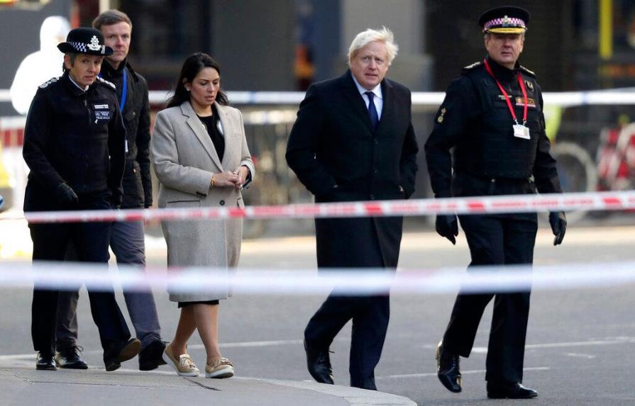 Johnson defiende penas más severas para terroristas como el de Londres