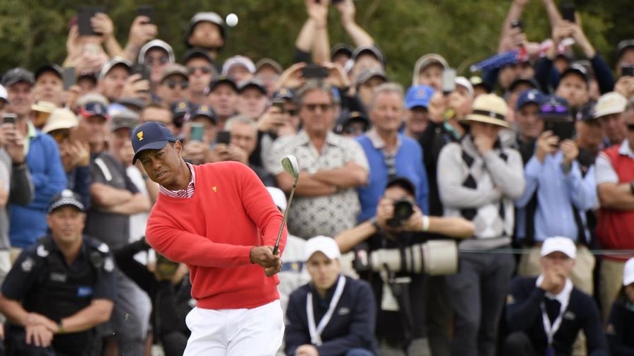 Tiger Woods luce, pero EEUU está abajo en Copa Presidentes