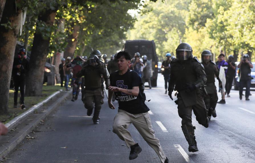 Protestas en Chile bajan de intensidad tras dos meses pero sigue descontento