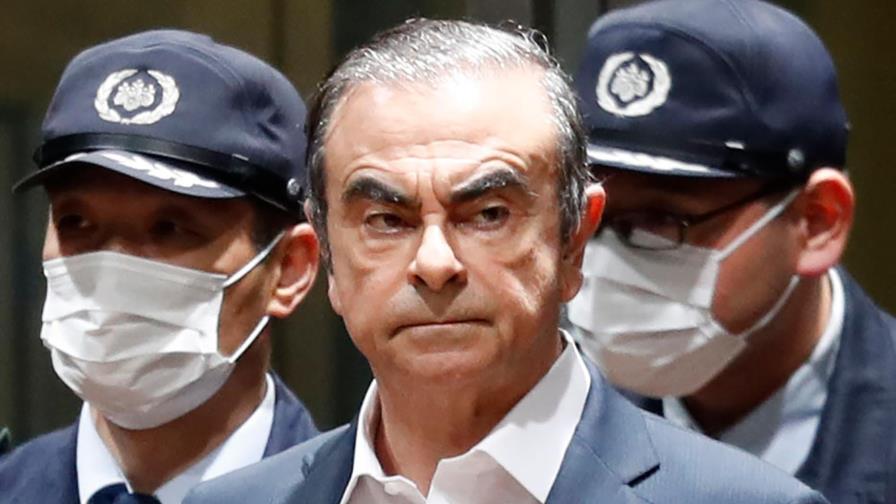 Fallo en seguridad del aeropuerto de Osaka habría permitido el escape del expresidente de Nissan