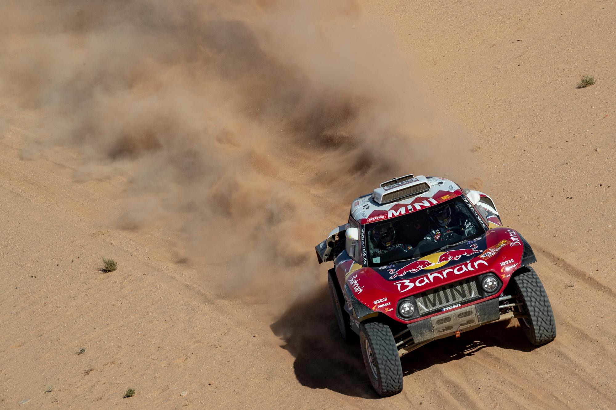 Carlos Sainz gana quinta etapa y lidera el Rally Dakar