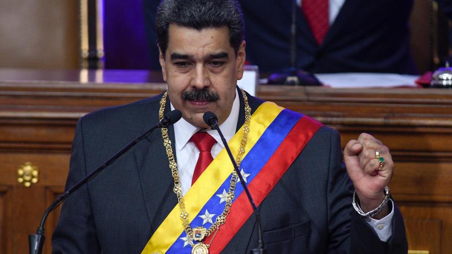 Maduro ordena comenzar la venta de petróleo en la criptomoneda Petro