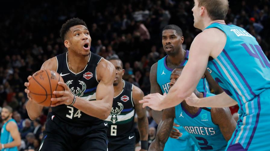 Los Bucks despiertan para derrotar a Charlotte en París