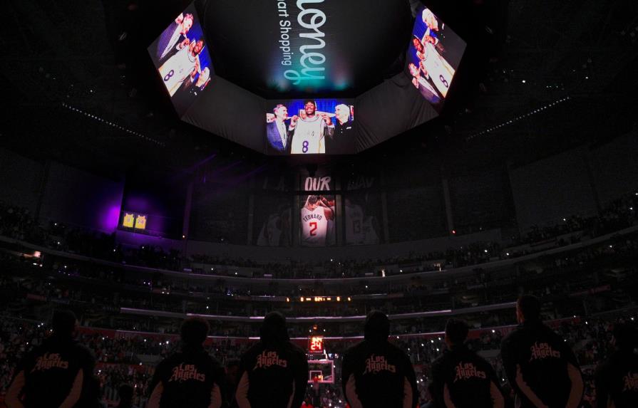 Kings ganan 1er juego en Staples Center tras muerte de Kobe