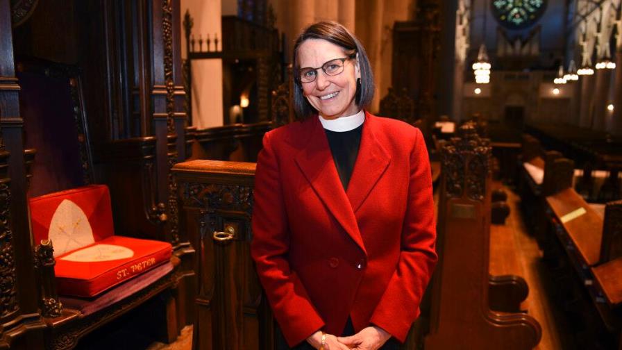 Lesbiana es nueva obispa de Iglesia episcopal en Michigan Lesbiana es nueva obispa de Iglesia episcopal en Michigan