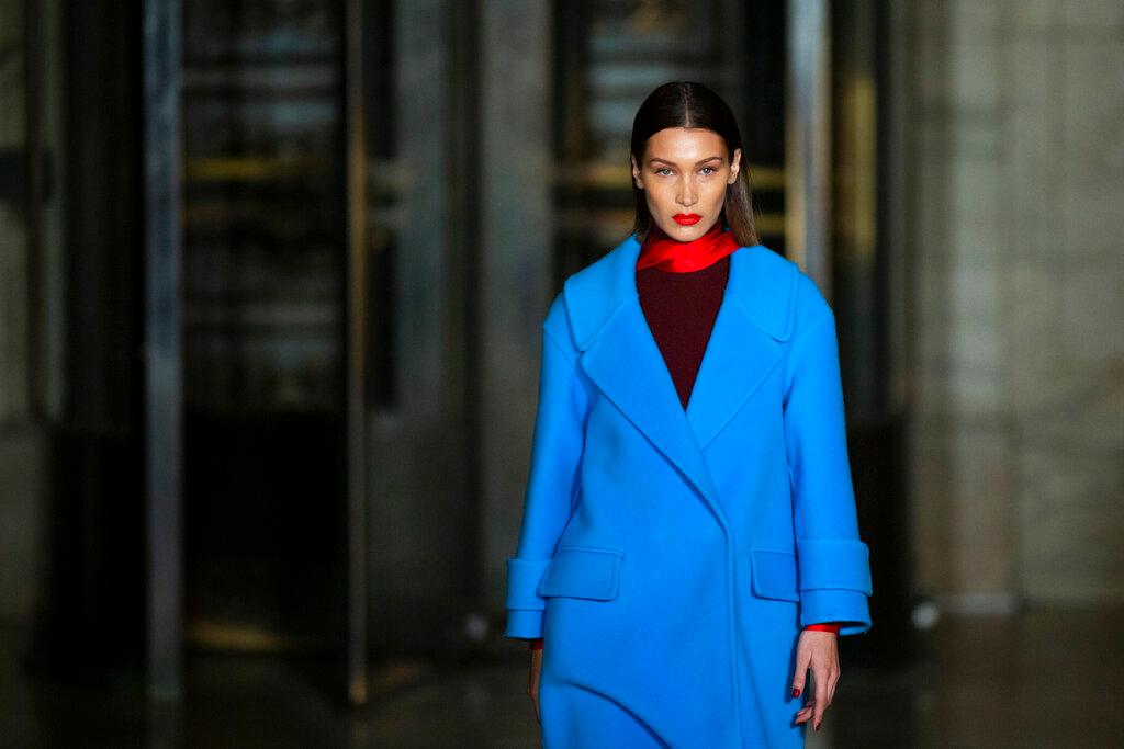 La colección de Oscar de la Renta es presentada durante la Semana de la Moda de Nueva York. 