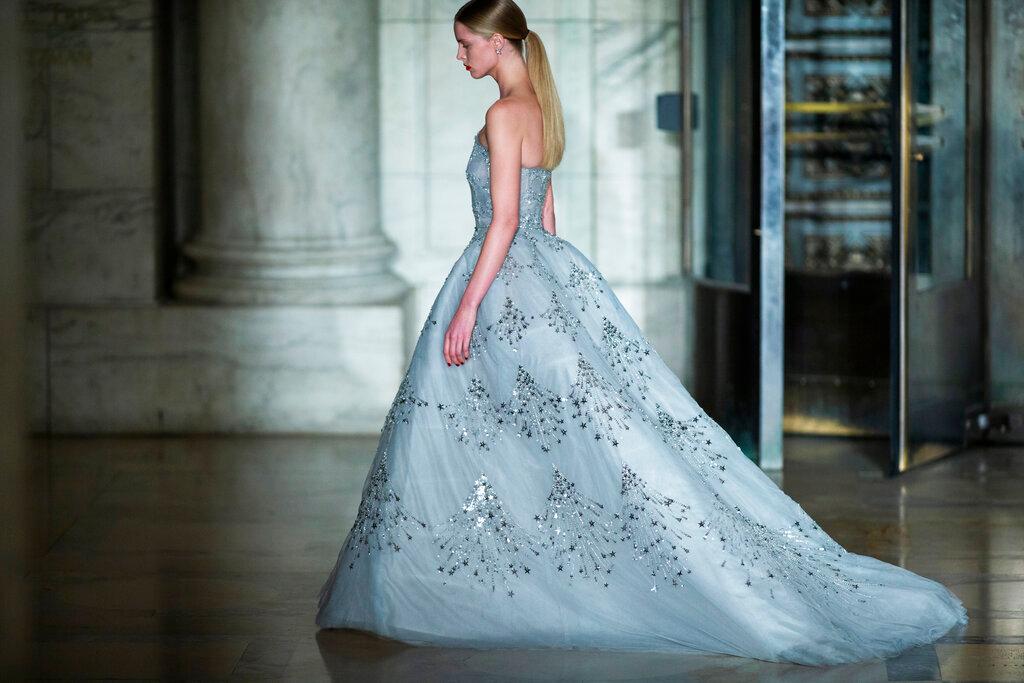 La colección de Oscar de la Renta es presentada durante la Semana de la Moda de Nueva York. 