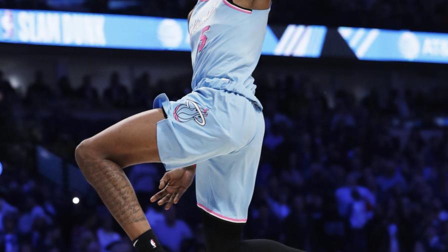 Derrick Jones Jr. fue el ganador de la competencia de donqueo de la NBA Derrick Jones Jr. fue el ganador de la competencia de donqueo de la NBA