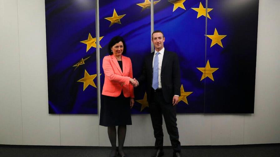 Fundador de Facebook se reúne con funcionarios europeos