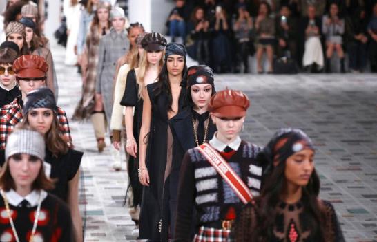 Dior se inspira en la liberación de la mujer en la Semana de la Moda de París