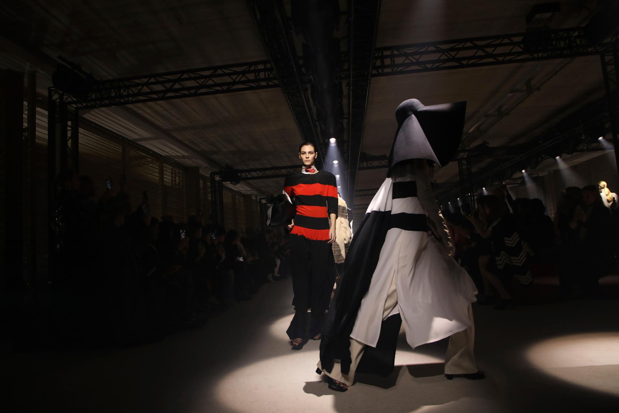 Estos nuevos abrigos están hechos de piezas de diferentes colores y texturas.