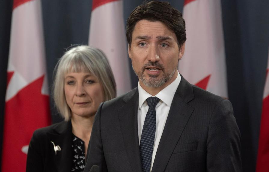 Trudeau pide a los canadienses evitar viajes al extranjero