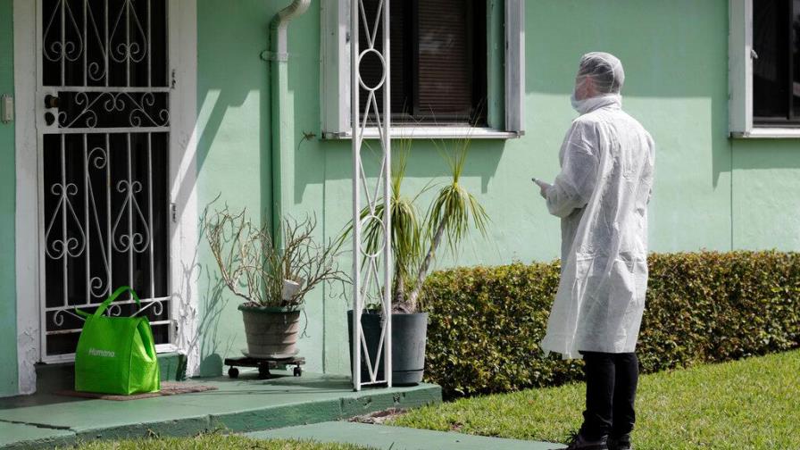 Largas filas por desempleo en Florida aumentan riesgo de contagio de COVID-19